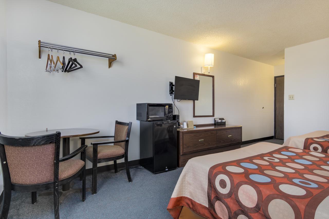 Super 8 By Wyndham Limon Hotel Luaran gambar